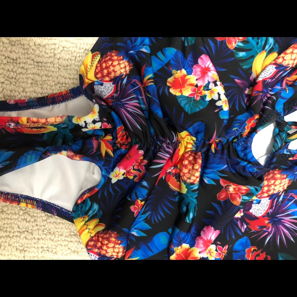Tropical One-Piece! - Picture 4 of 5